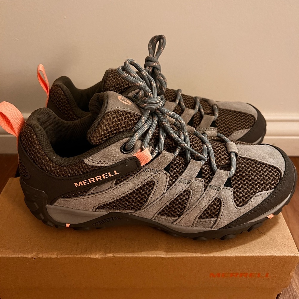 Merrell hiking shoes size 7